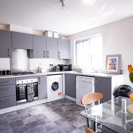 Stunning Canal View 2 Bedroom Home With Free Parking Манчестер Экстерьер фото
