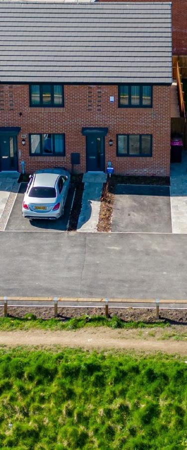 Stunning Canal View 2 Bedroom With Free Parking Apartment Manchester
