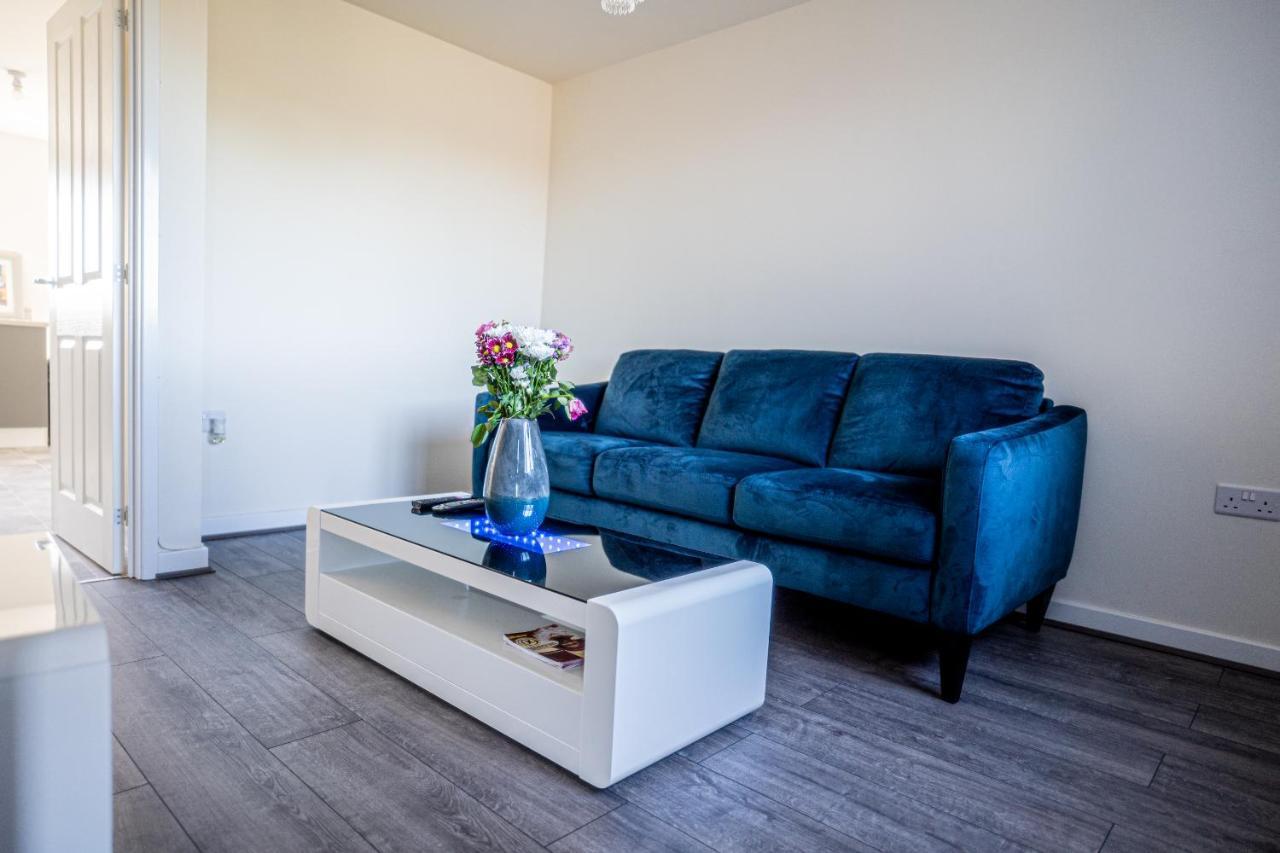 Stunning Canal View 2 Bedroom With Free Parking