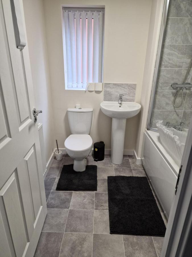 Stunning Canal View 2 Bedroom With Free Parking *