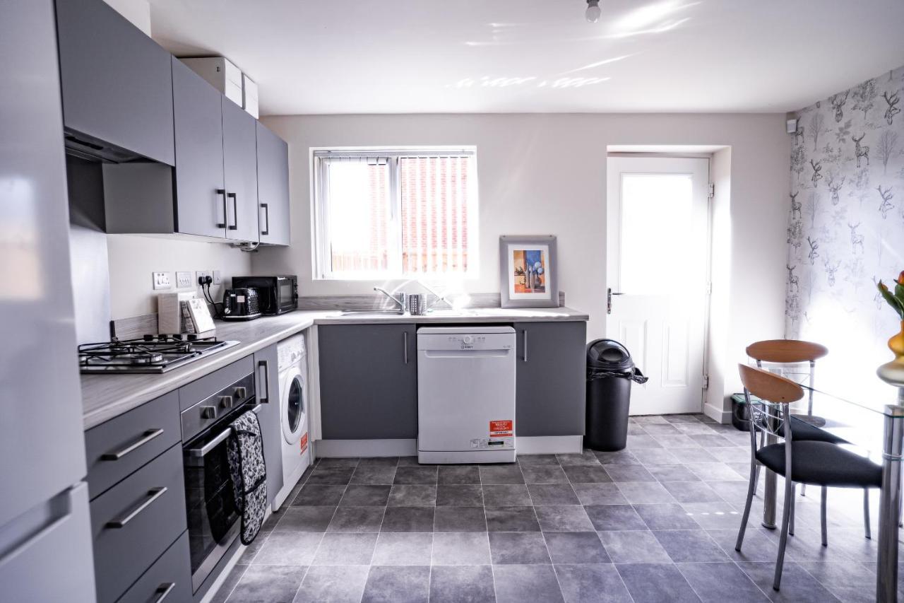 Stunning Canal View 2 Bedroom With Free Parking Апартаменты *