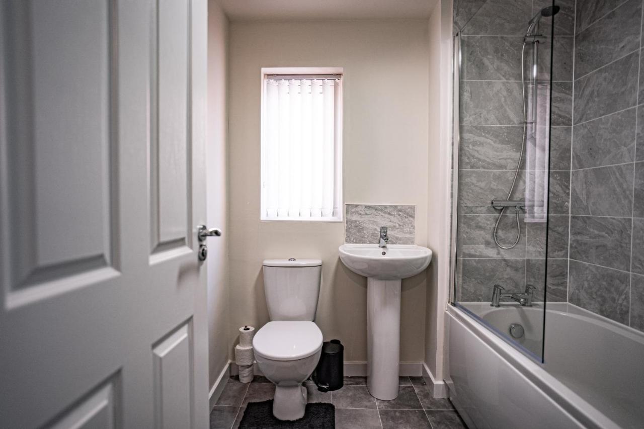 Stunning Canal View 2 Bedroom With Free Parking Апартаменты