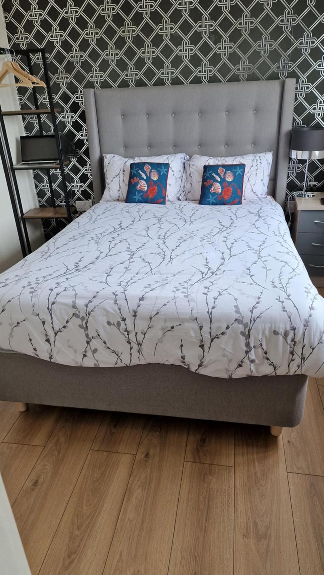 Stunning Canal View 2 Bedroom With Free Parking * Манчестер